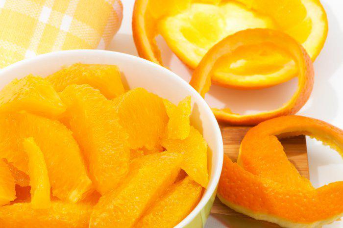 Orange Kappen abschneiden