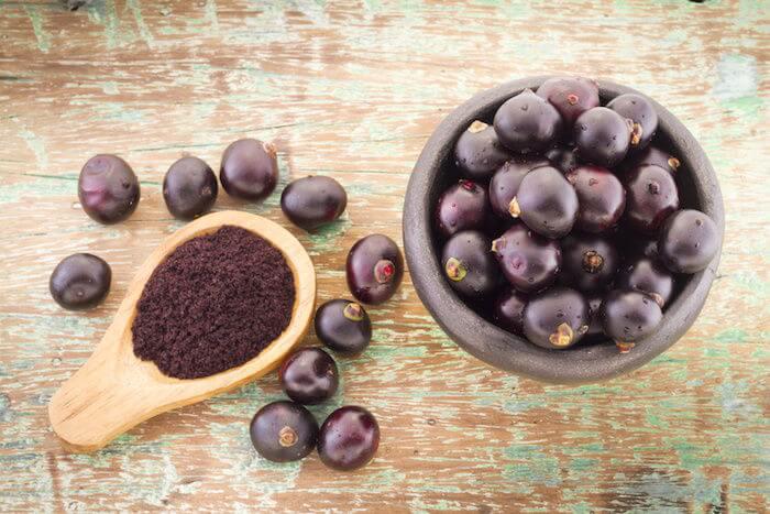 Acai Beere und Pulver