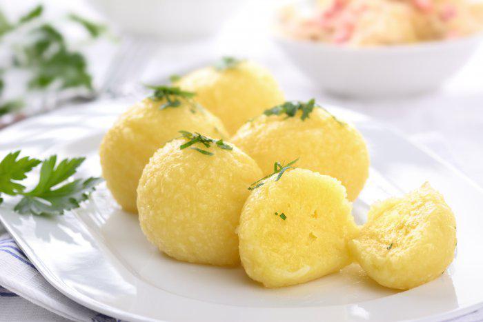 Erdäpfelknödel / Kartoffelknödel Rezept | issgesund.at