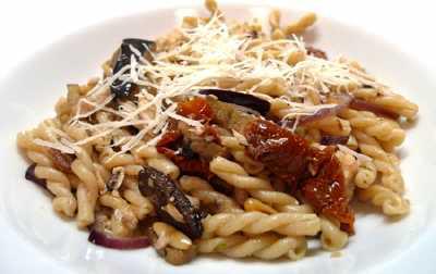Pasta mit Pinienkernen & Wildlachs nach dem issgesund-Rezept