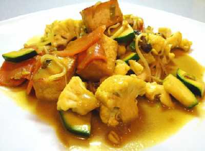 Gemüse Wok mit Tofu & Kokosmilch nach dem issgesund-Rezept
