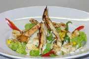 Salat mit gebratenen Putenstreifen