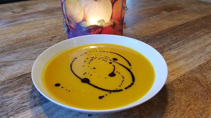 Kürbiscremesuppe in 2 Varianten nach dem issgesund-Rezept