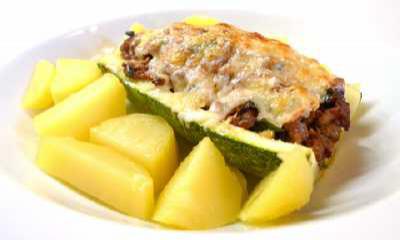 Gefüllte Zucchini