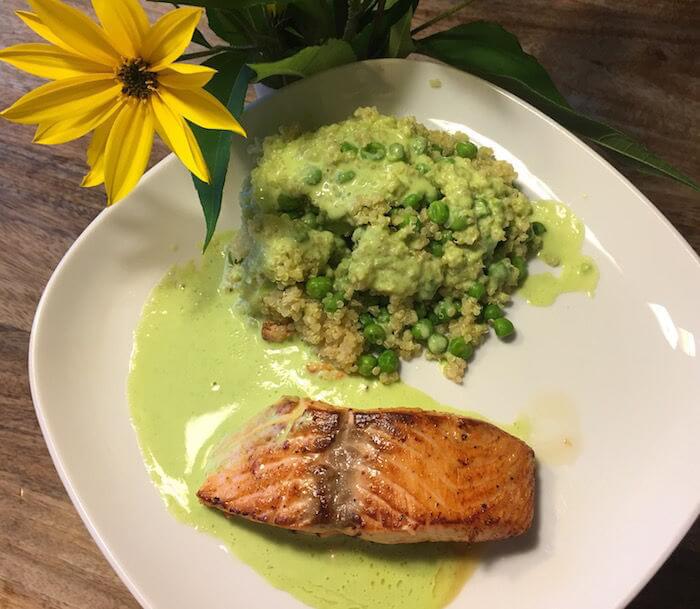 Erbsenquinoa mit frischem Lachsfilet nach dem issgesund-Rezept