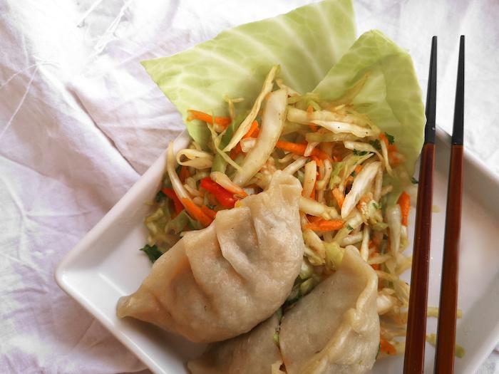 Gyoza Teigtaschen mit scharfem Krautsalat nach dem issgesund-Rezept