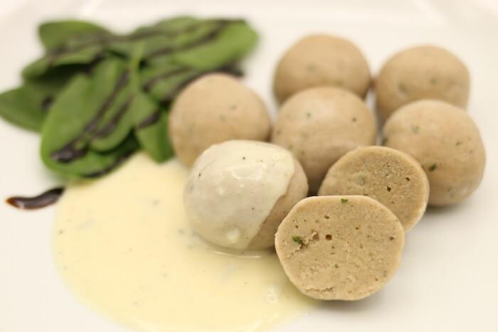 Buchweizen Knöderl mit Gorgonzolarahm nach dem issgesund-Rezept