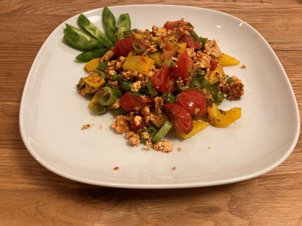Veganes Rührei mit Gemüse | issgesund.at Veganes Rührei mit Gemüse | issgesund.at